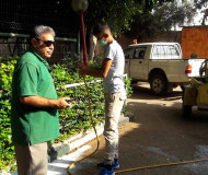 رش مبيدات حشرية لمنع انتشار البعوض والذباب في حديقة الحيوانات الوطنية