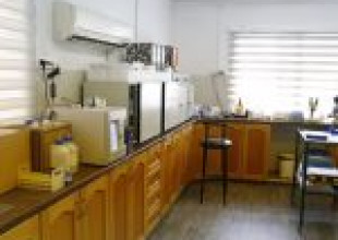 بلدية قلقيلية تحقق انجازا جديدا بحصولها على ترخيص واعتماد المختبر