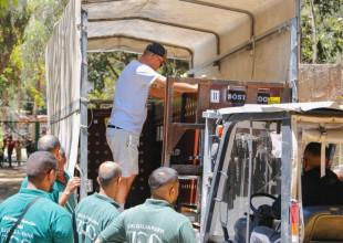 وصول اسد ولبؤتين لحديقة الحيوانات الوطنية في قلقيلية