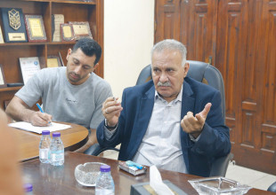 لقاء يجمع رئيس بلدية قلقيلية مصطفى صلاح واعضاء المجلس البلدي بامين سر حركة فتح محمود ولويل ابو جهاد