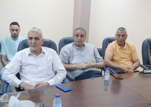 لقاء يجمع رئيس بلدية قلقيلية مصطفى صلاح واعضاء المجلس البلدي بامين سر حركة فتح محمود ولويل ابو جهاد