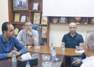 لقاء يجمع رئيس بلدية قلقيلية مصطفى صلاح واعضاء المجلس البلدي بامين سر حركة فتح محمود ولويل ابو جهاد