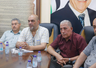 لقاء يجمع رئيس بلدية قلقيلية مصطفى صلاح واعضاء المجلس البلدي بامين سر حركة فتح محمود ولويل ابو جهاد
