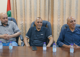 لقاء يجمع رئيس بلدية قلقيلية مصطفى صلاح واعضاء المجلس البلدي بامين سر حركة فتح محمود ولويل ابو جهاد