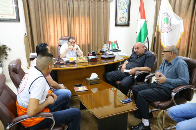 ‏رئيس البلدية يلتقي منسق دائرة المتطوعين في الهلال الاحمر‏